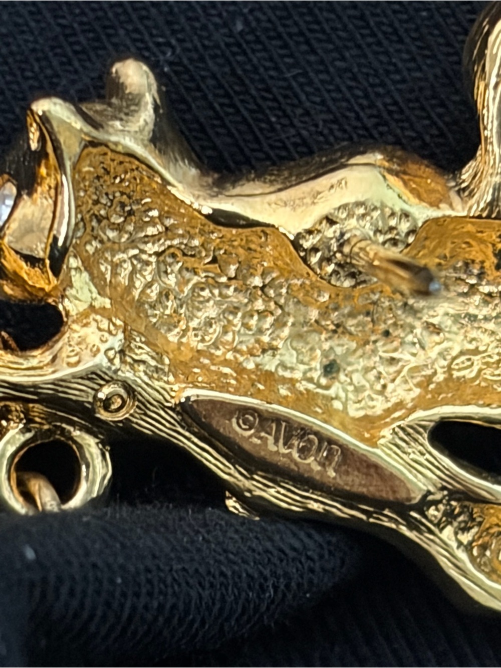 Avon Gold-Tone Squirrel Brooch with Pearl Drop - Picture 2 of 4